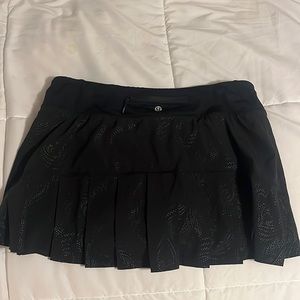 Size 8 lululemon skirt, only worn once was too big